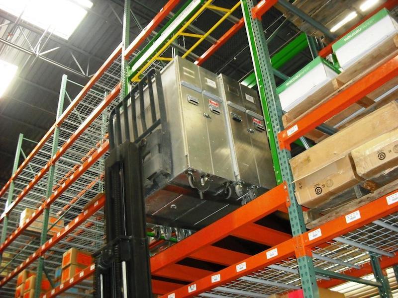 Rack supported Roly mezzanine safety gate