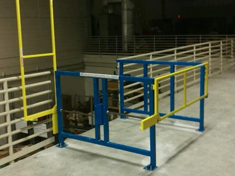 Safety gate for elevated platforms