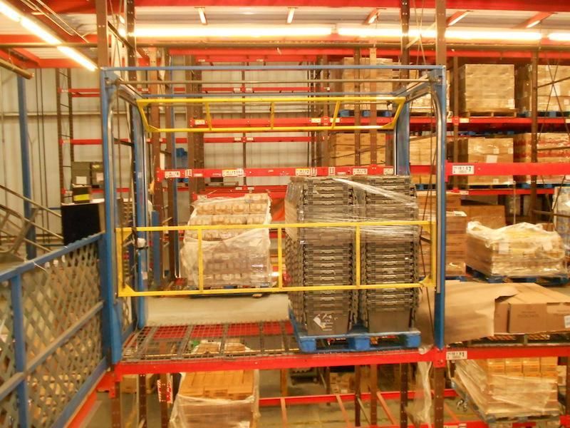 Safety gate for rack structures ad pick modules
